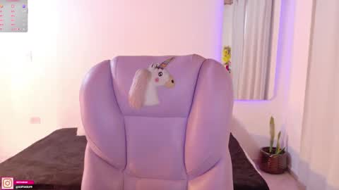 Sofa online show from February 3, 9:40 pm