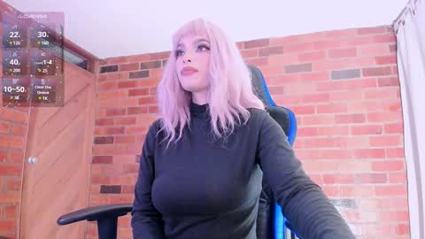 Snapshot of paulinabarnett_ chatting on December 18, 12:32 am Paulina online show from December 18, 12:32 am
