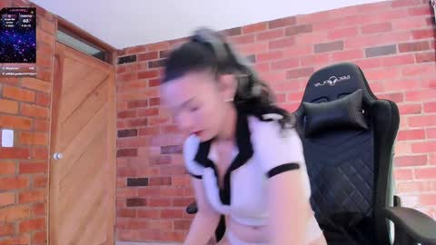 Snapshot of paulinabarnett_ chatting on January 8, 12:49 am Paulina online show from January 8, 12:49 am