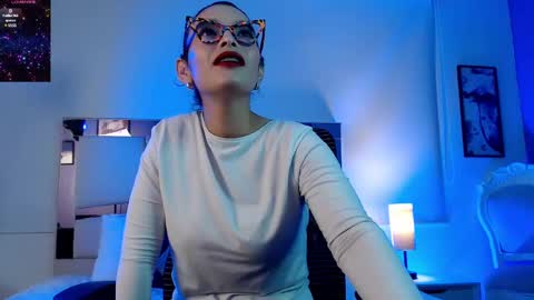 Snapshot of paulinabarnett_ chatting on February 24, 12:24 pm Paulina online show from February 24, 12:24 pm