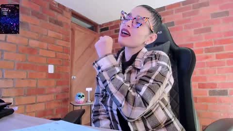 Snapshot of paulinabarnett_ chatting on January 11, 12:55 am Paulina online show from January 11, 12:55 am