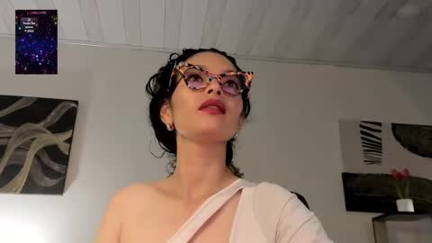 Snapshot of paulinabarnett_ chatting on February 11, 11:42 am Paulina online show from February 11, 11:42 am