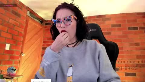 Snapshot of paulinabarnett_ chatting on September 21, 5:33 pm Paulina online show from September 21, 5:33 pm