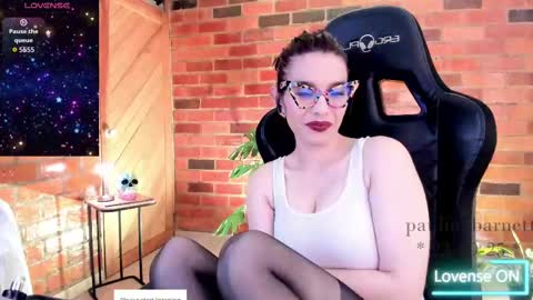 Snapshot of paulinabarnett_ chatting on September 23, 3:32 pm Paulina online show from September 23, 3:32 pm