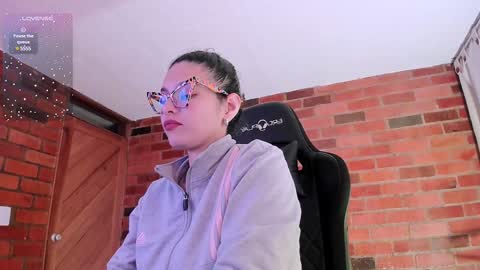 Snapshot of paulinabarnett_ chatting on December 19, 12:24 am Paulina online show from December 19, 12:24 am