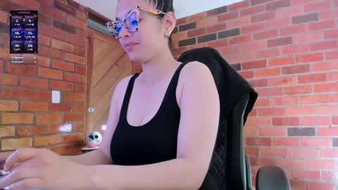 Snapshot of paulinabarnett_ chatting on January 13, 1:56 am Paulina online show from January 13, 1:56 am