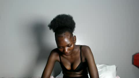 ella online show from June 15, 3:01 pm