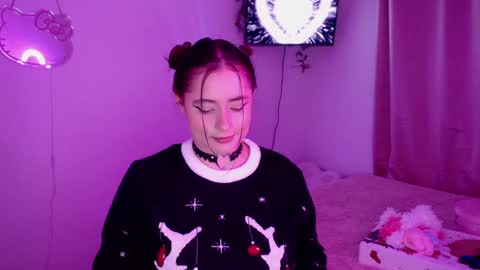 peacherry_ online show from December 4, 1:14 am