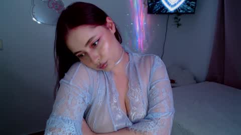peacherry_ online show from January 4, 12:37 am