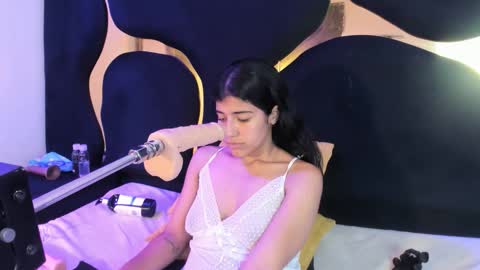 peachrougeh online show from May 5, 7:11 am