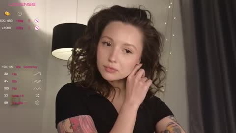 Snapshot of peachvibes chatting on February 21, 9:00 pm Lili online show from February 21, 9:00 pm