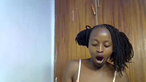 peachy_ebony online show from October 27, 3:46 am