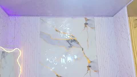 peachy_tay online show from June 14, 11:43 am