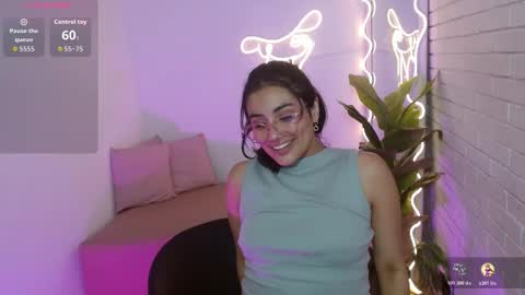 peachy_tay online show from November 3, 11:47 am