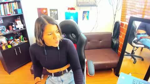 Snapshot of peanut_tangerine chatting on January 12, 6:26 pm Tangerine Penaut online show from January 12, 6:26 pm