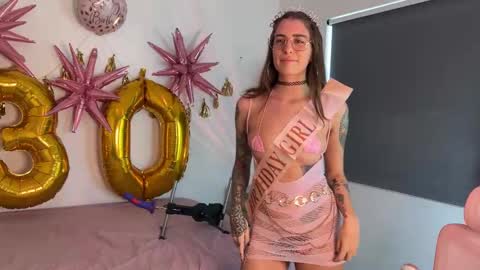 Snapshot of pearl_sage chatting on September 25, 12:43 am Pearl Sage online show from September 25, 12:43 am