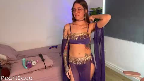 Snapshot of pearl_sage chatting on October 7, 10:47 pm Pearl Sage online show from October 7, 10:47 pm