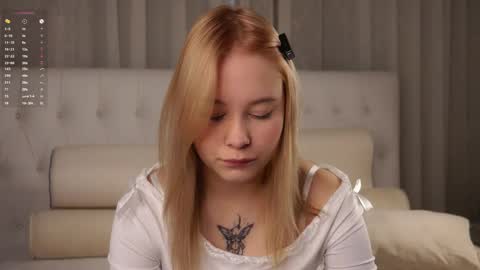 Lily online show from April 30, 1:33 am