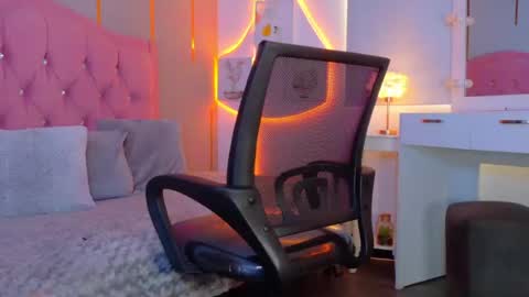 peneelopeecute online show from July 28, 8:52 pm