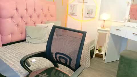 peneelopeecute online show from June 18, 7:41 pm