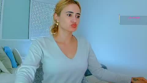 Hi Im Penelope  better vibrations  1111 online show from July 27, 5:54 pm