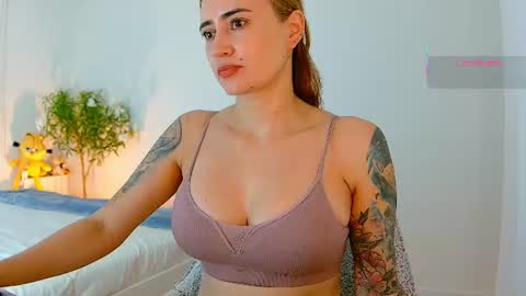 Hi Im Penelope  better vibrations  1111 online show from July 11, 2:39 pm