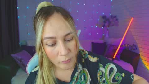 Dia  online show from January 20, 5:27 pm