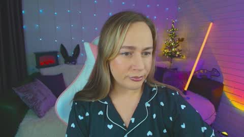 Dia  online show from December 25, 11:42 pm