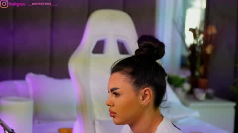 Dee online show from October 23, 12:00 pm