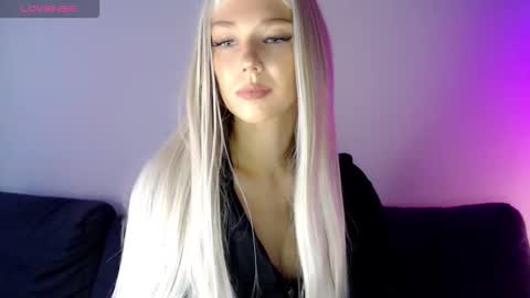 Isabella online show from December 2, 11:34 am