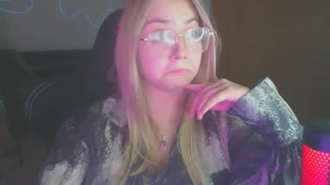 Snapshot of petalkiss chatting on October 1, 6:46 pm petalkiss online show from October 1, 6:46 pm