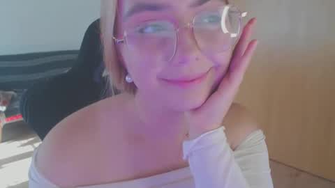 Snapshot of petalkiss chatting on September 27, 11:39 am petalkiss online show from September 27, 11:39 am