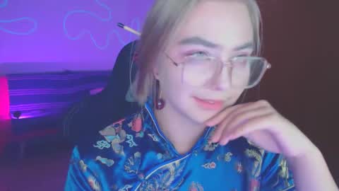 Snapshot of petalkiss chatting on October 4, 8:13 pm petalkiss online show from October 4, 8:13 pm