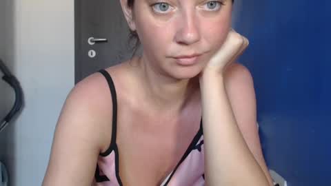 petite_danielle online show from July 29, 10:04 am