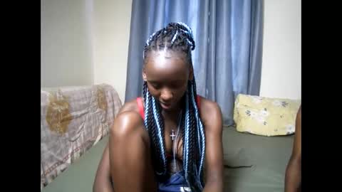 Snapshot of petite_funnie chatting on October 15, 7:44 am petite_funnie online show from October 15, 7:44 am