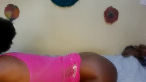 Snapshot of petite_juicy chatting on September 30, 6:30 am Juicy online show from September 30, 6:30 am