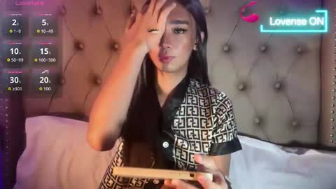 yang yang online show from March 25, 7:00 am