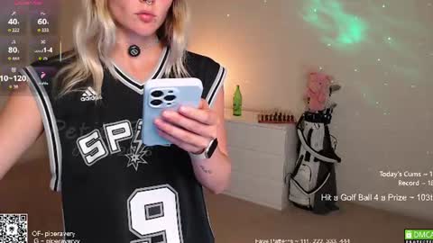 PiperAvery online show from June 14, 2:20 am