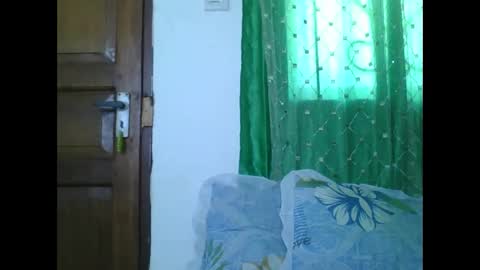 petitesweetchiq online show from November 24, 7:54 am