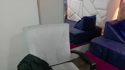 Moon  online show from October 28, 6:24 pm