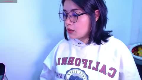 phylavell_ online show from July 6, 12:05 am