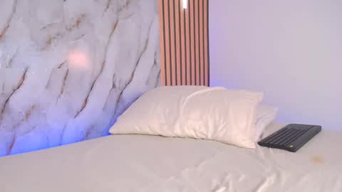 piagelvez_ online show from October 31, 10:58 pm