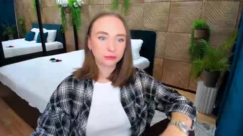 Emelie online show from September 21, 10:14 am