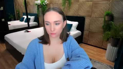 Emelie online show from October 9, 10:41 am