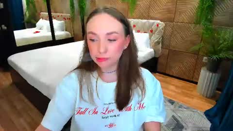 Emelie online show from June 16, 4:41 pm