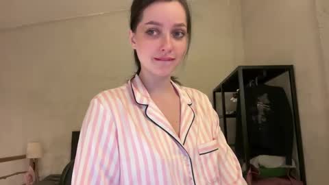 Snapshot of pileacadieri__ chatting on March 12, 11:42 am Trisha online show from March 12, 11:42 am