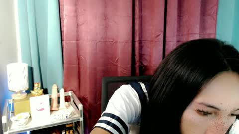 lucyLove online show from June 22, 5:04 am