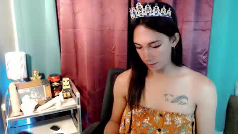 lucyLove online show from June 5, 2:15 am