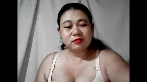 pinaymama12345 online show from April 11, 10:46 pm