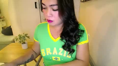 Snapshot of pinaymorena69 chatting on September 28, 12:10 pm Just cath  online show from September 28, 12:10 pm